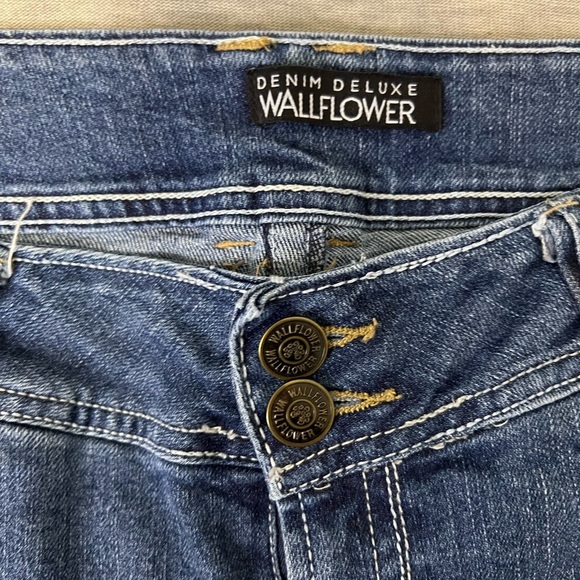 Wallflower Blue cuffed capris Jeans - Picture 3 of 6